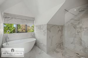 Ensuite Shower/Bath/WC- click for photo gallery